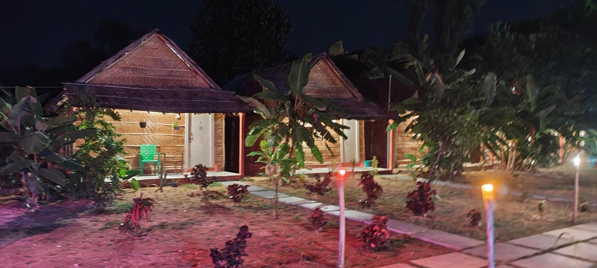 Om Shanti Om Home Stay & Cafe Hampi Exterior foto
